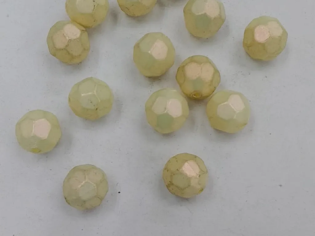 Cream Faceted Spherical Plastic Stones
