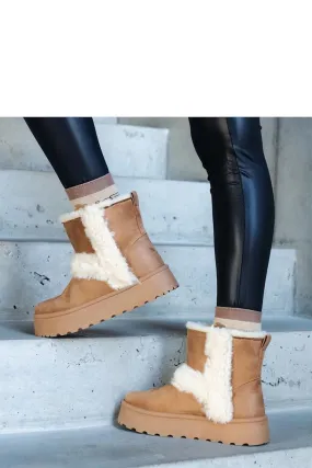 Dark beige snow boots on a platform