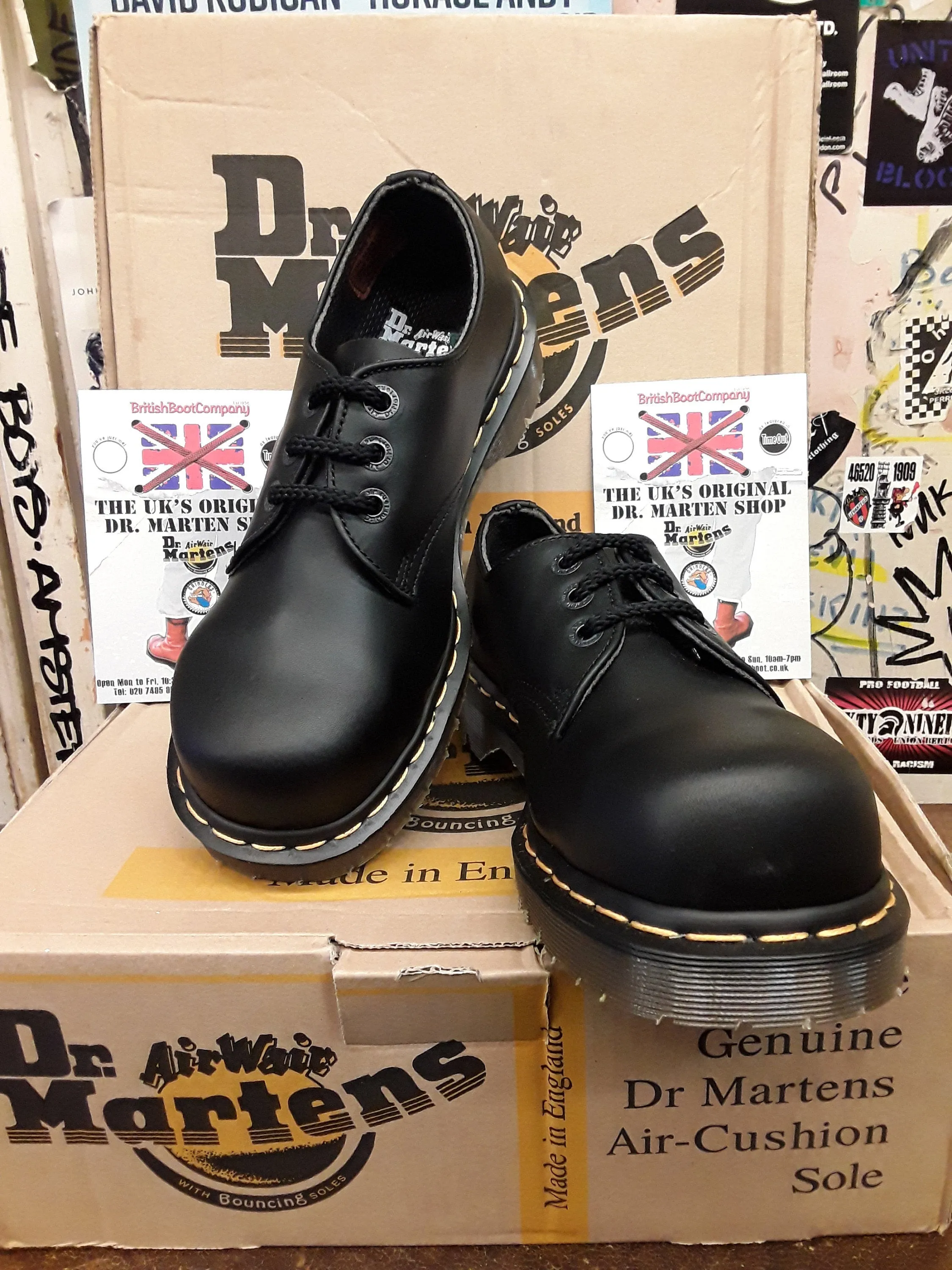 Dr Martens 2225 Black Waxy 3 Hole Steel Size 6