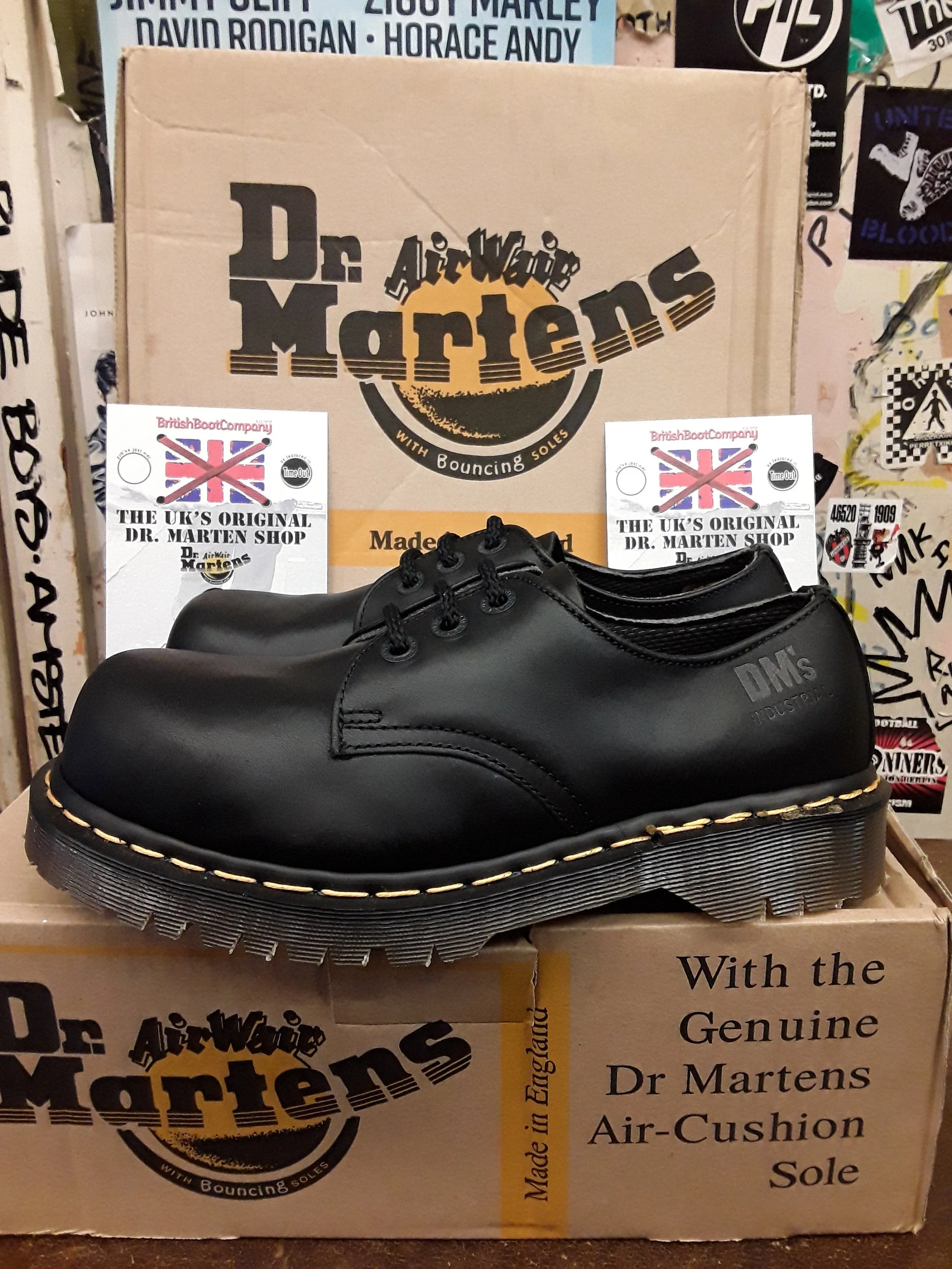 Dr Martens 2225 Black Waxy 3 Hole Steel Size 6