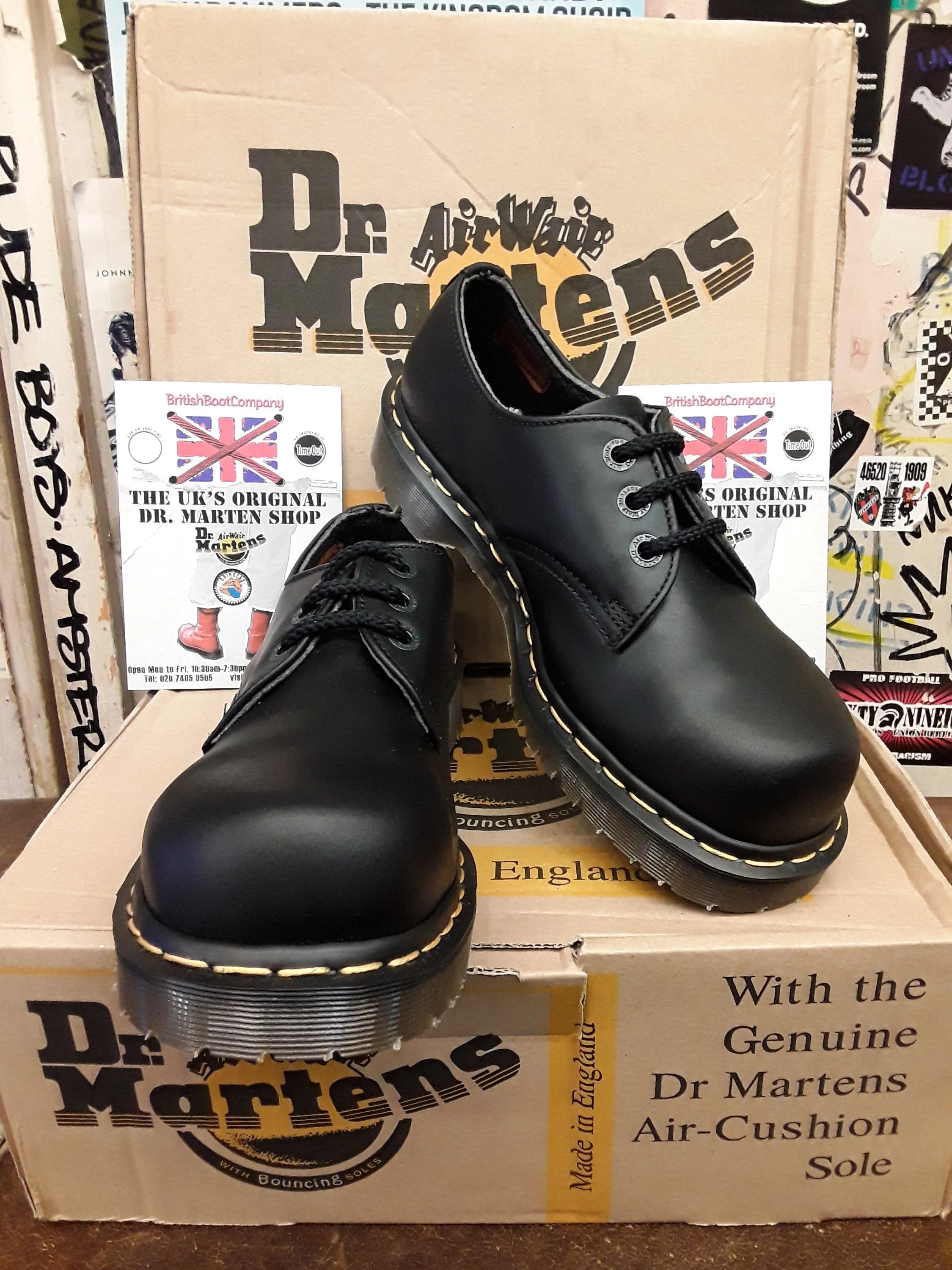 Dr Martens 2225 Black Waxy 3 Hole Steel Size 6