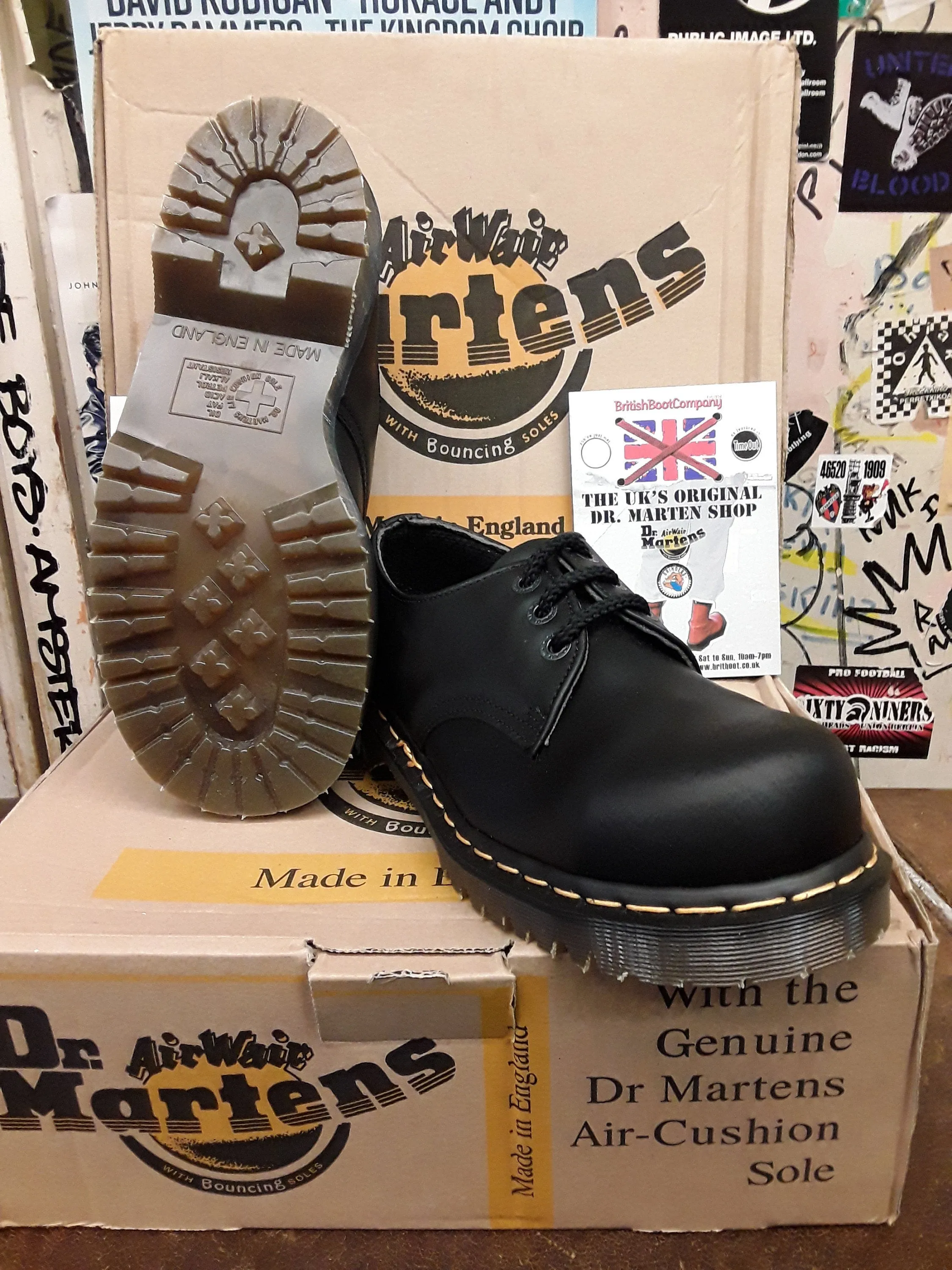 Dr Martens 2225 Black Waxy 3 Hole Steel Size 6