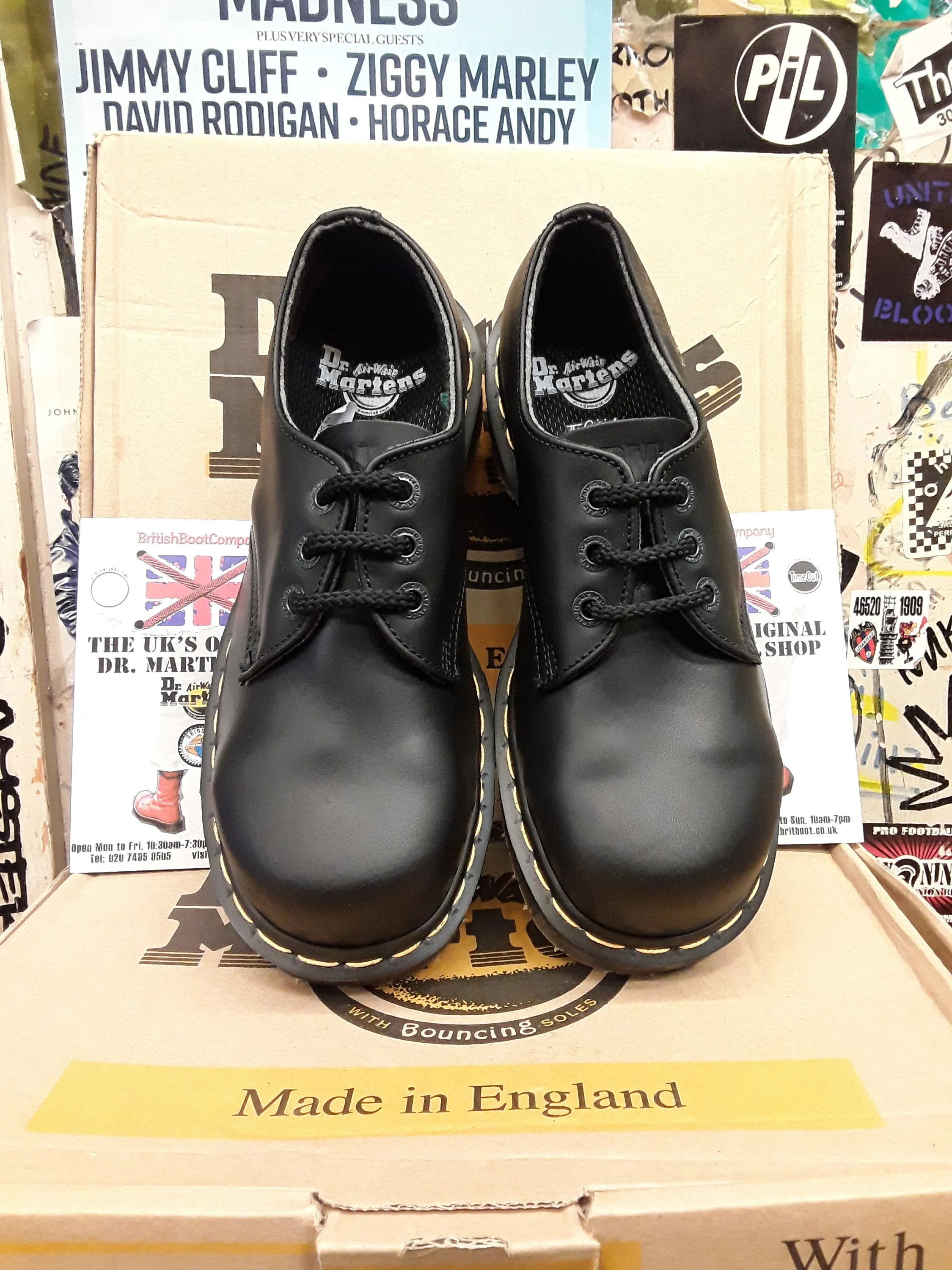 Dr Martens 2225 Black Waxy 3 Hole Steel Size 6